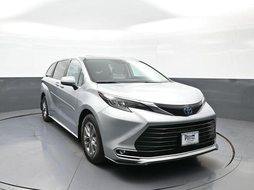 Celestial Silver Metallic 2024 Toyota Sienna XLE