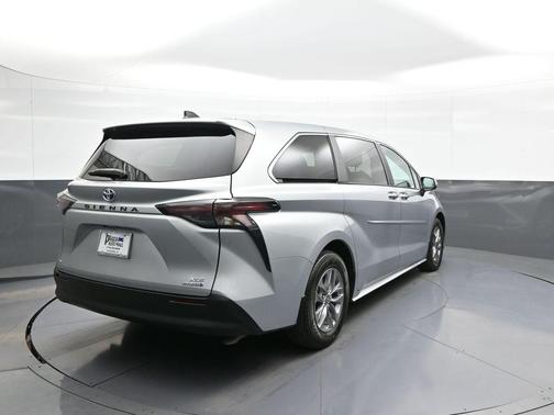 Celestial Silver Metallic 2024 Toyota Sienna XLE