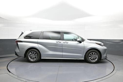 Celestial Silver Metallic 2024 Toyota Sienna XLE