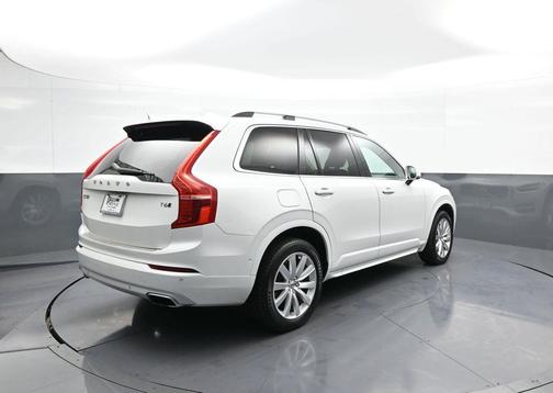 2016 Volvo XC90 T6 Momentum