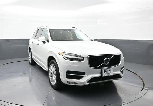 2016 Volvo XC90 T6 Momentum
