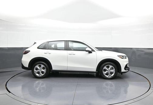 Platinum White Pearl 2025 Honda HR-V LX