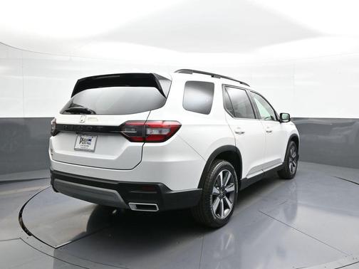 Platinum White Pearl 2024 Honda Pilot Elite