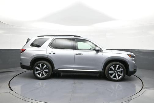 Lunar Silver Metallic 2023 Honda Pilot Touring 8-Passenger