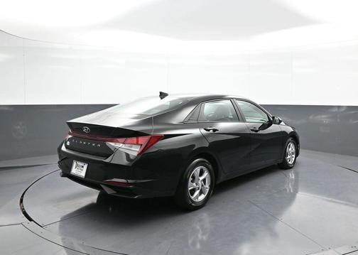 2021 Hyundai ELANTRA SE