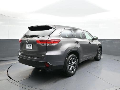 2017 Toyota Highlander LE