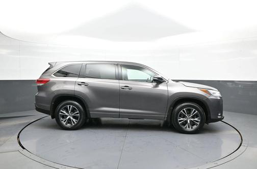 2017 Toyota Highlander LE