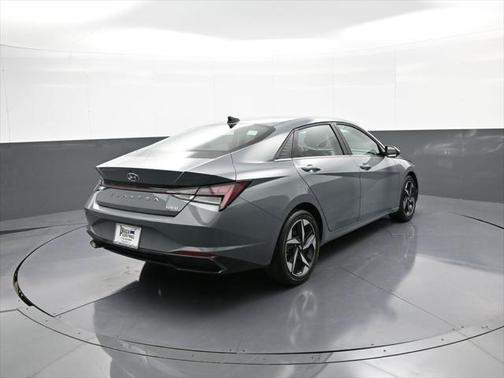 2022 Hyundai ELANTRA Limited