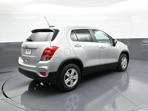 Silver Ice Metallic 2020 Chevrolet Trax LS