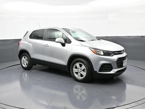 Silver Ice Metallic 2020 Chevrolet Trax LS