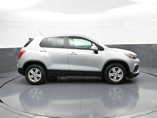 Silver Ice Metallic 2020 Chevrolet Trax LS