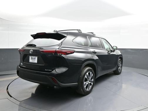 Midnight Black Metallic 2024 Toyota Highlander XLE