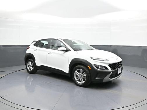Lunar White 2023 Hyundai KONA SE