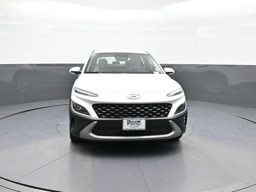 Lunar White 2023 Hyundai KONA SE
