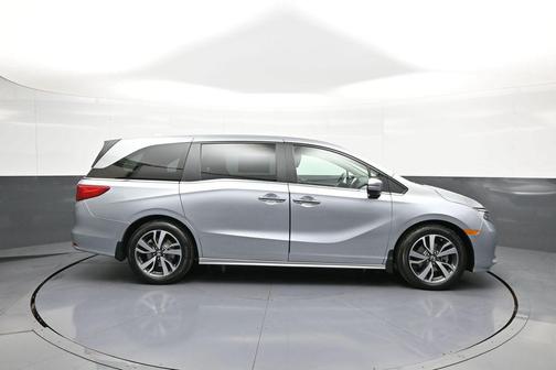 Lunar Silver Metallic 2023 Honda Odyssey Touring