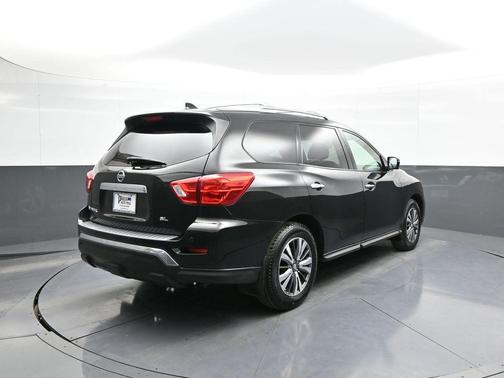 2019 Nissan Pathfinder SL