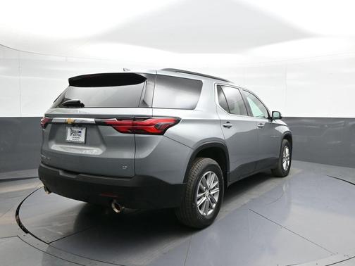 Sterling Gray Metallic 2023 Chevrolet Traverse LT Cloth