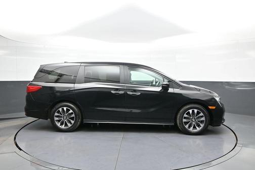 Crystal Black Pearl 2024 Honda Odyssey EX-L