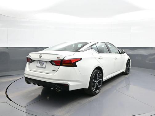 Pearl White Tricoat 2024 Nissan Altima SR Intelligent AWD