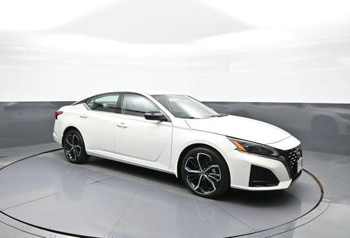 Pearl White Tricoat 2024 Nissan Altima SR Intelligent AWD