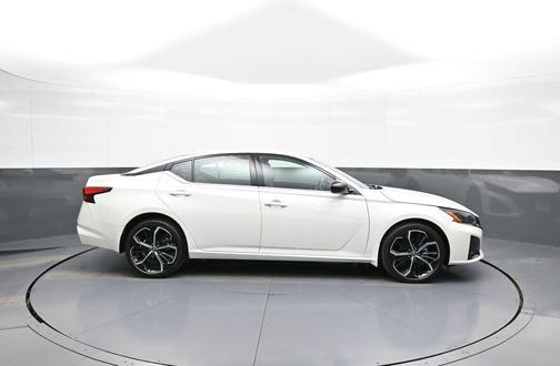 Pearl White Tricoat 2024 Nissan Altima SR Intelligent AWD