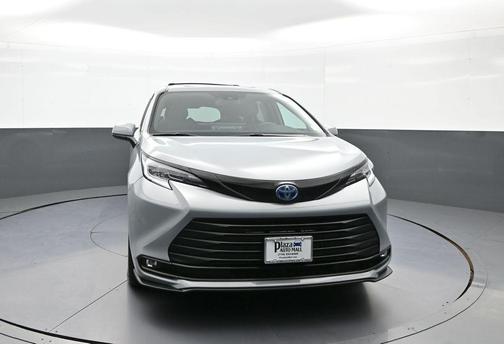 Cement 2025 Toyota Sienna Woodland Edition