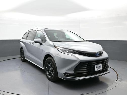 Cement 2025 Toyota Sienna Woodland Edition