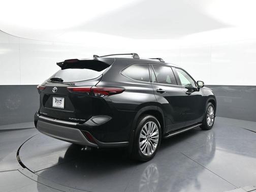 2025 Toyota Highlander Platinum