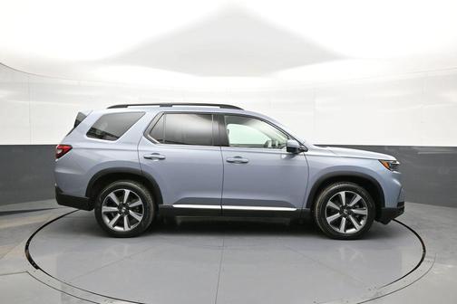 Modern Steel Metallic 2023 Honda Pilot AWD Elite