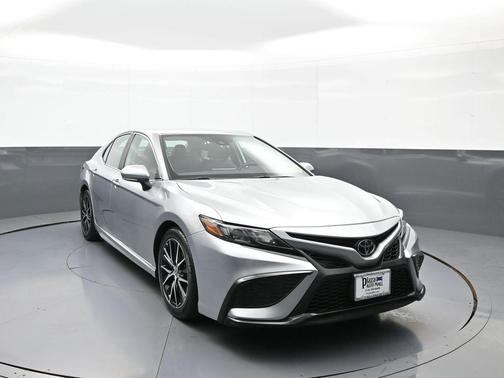 Celestial Silver Metallic 2023 Toyota Camry SE