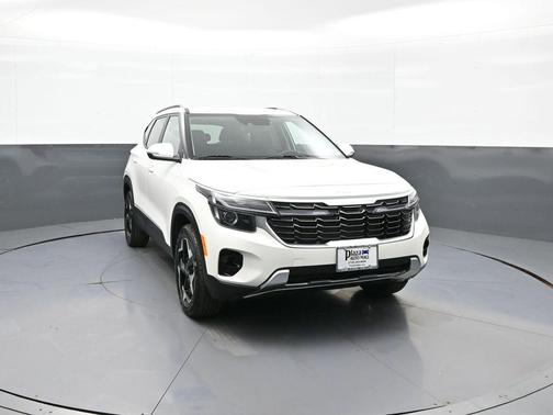 Clear White/Black Roof 2025 Kia Seltos S