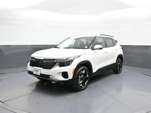 Clear White/Black Roof 2025 Kia Seltos S