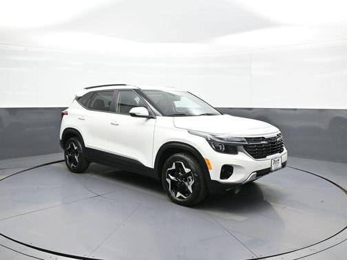 Clear White/Black Roof 2025 Kia Seltos S