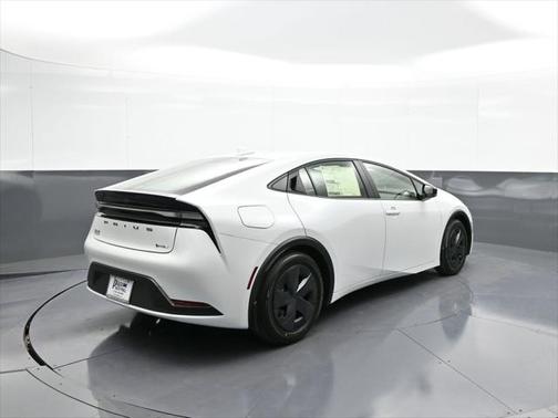 2025 Toyota Prius L