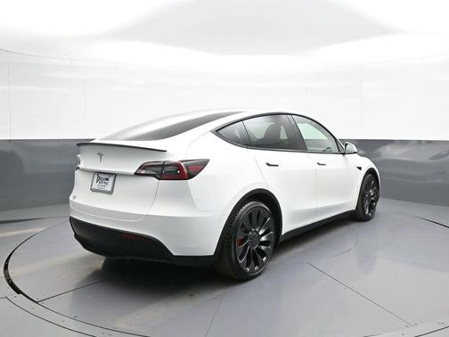 Pearl White Multi-Coat 2023 Tesla Model Y Performance Dual Motor All-Wheel Drive