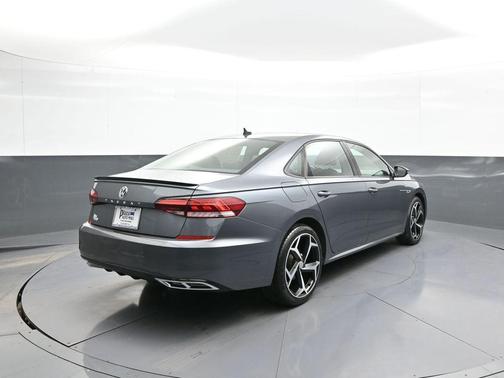 Platinum Gray Metallic 2021 Volkswagen Passat 2.0T R-Line