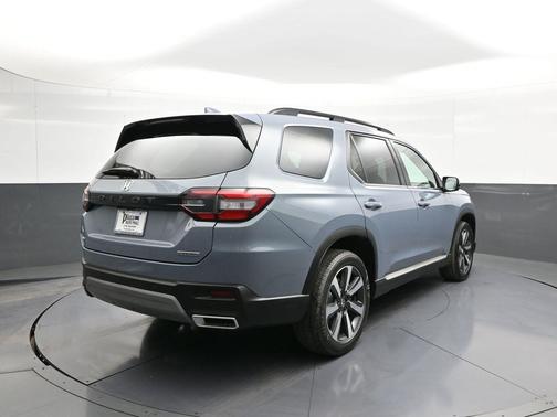2023 Honda Pilot Touring 8-Passenger
