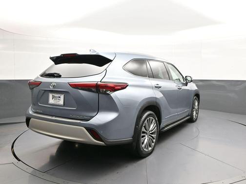 Moon Dust 2020 Toyota Highlander Platinum