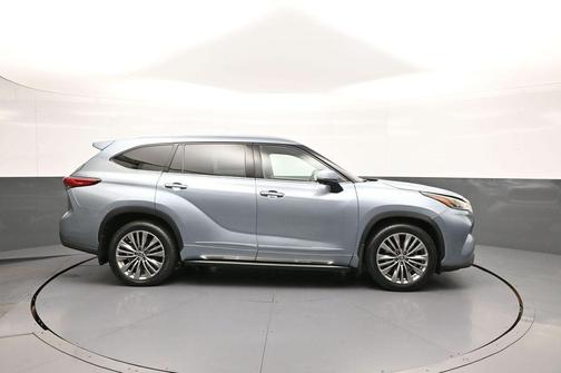 Moon Dust 2020 Toyota Highlander Platinum