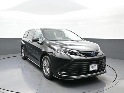 2022 Toyota Sienna XLE