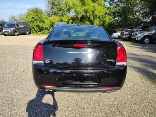 2018 Chrysler 300 S
