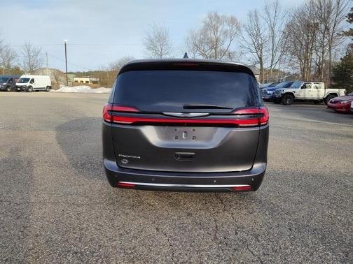 2023 Chrysler Pacifica Touring-L