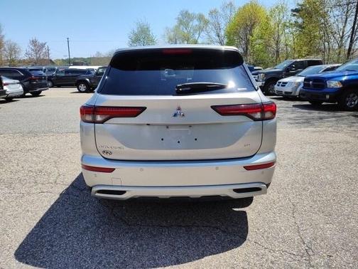 2023 Mitsubishi Outlander SE