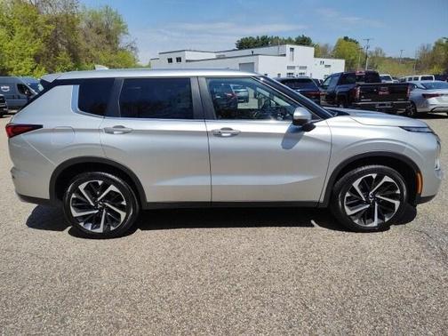 2023 Mitsubishi Outlander SE