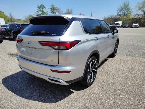 2023 Mitsubishi Outlander SE