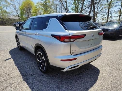 2023 Mitsubishi Outlander SE