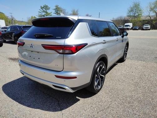 2023 Mitsubishi Outlander SE