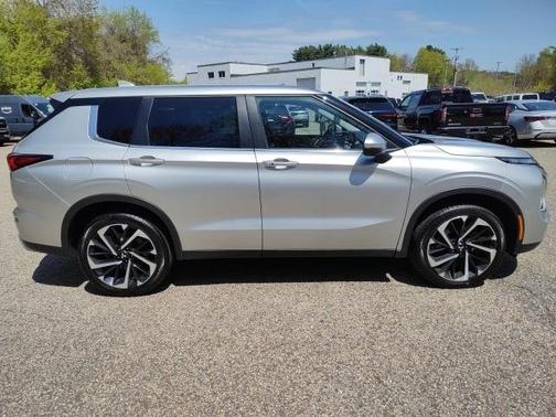2023 Mitsubishi Outlander SE