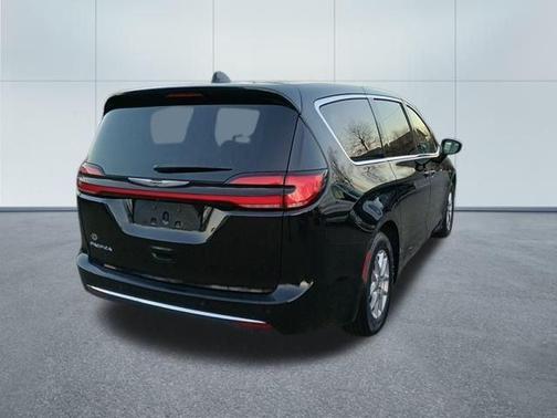 2024 Chrysler Pacifica Touring-L