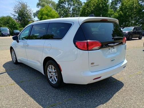 2022 Chrysler Voyager LX